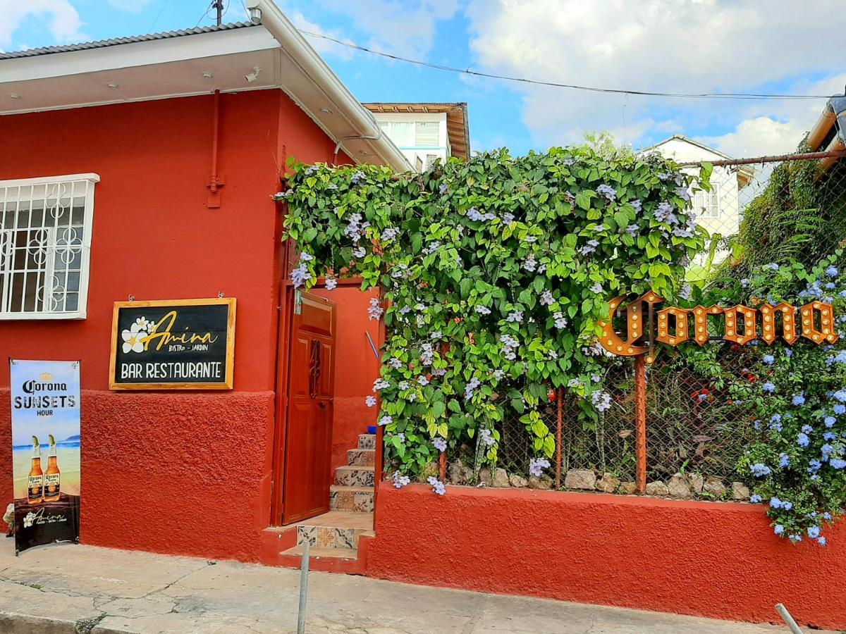 Amina Inn Flores Bagian luar foto