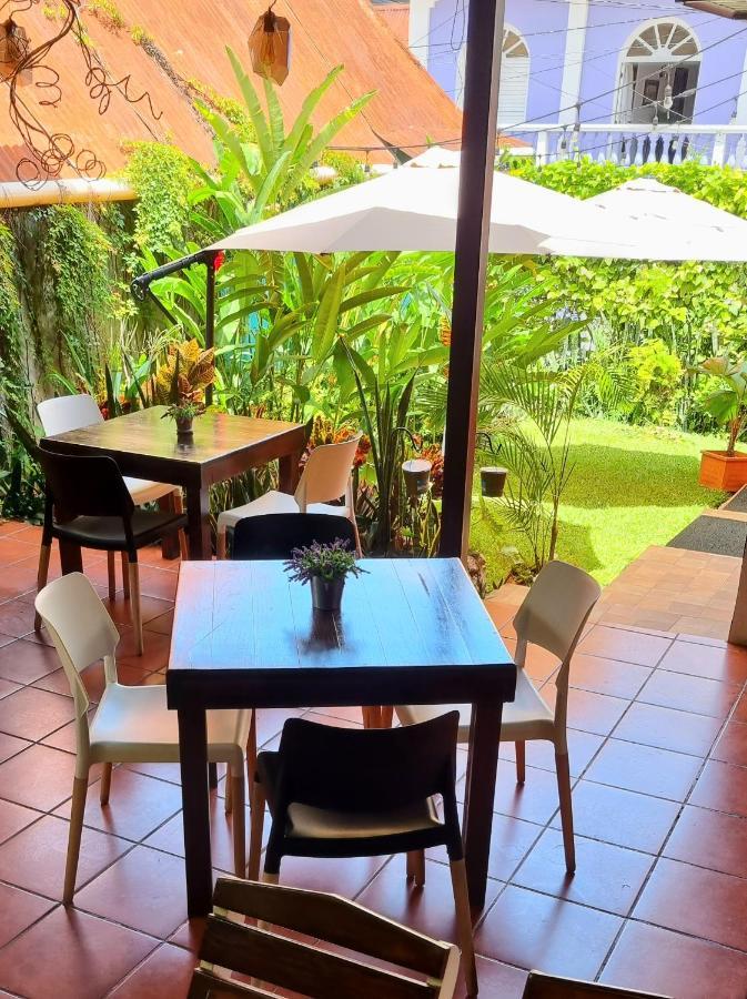 Amina Inn Flores Bagian luar foto